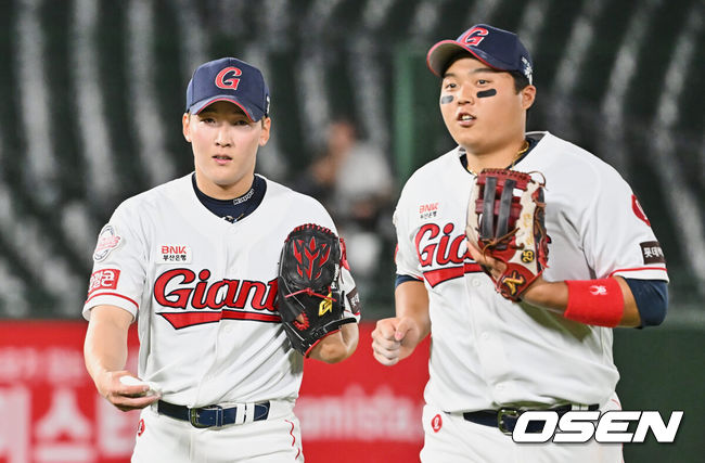 [OSEN=부산, 이석우 기자] 롯데 자이언츠 최준용, 한동희/ foto0307@osen.co.kr
