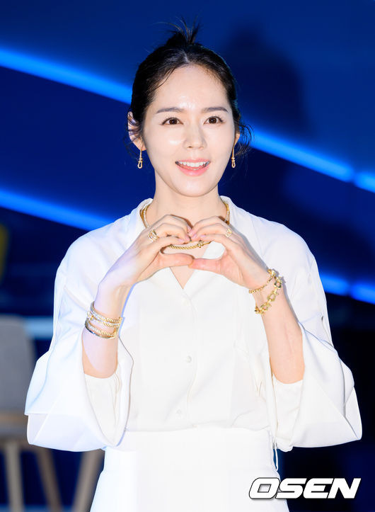 [OSEN=이대선 기자] 2일 오전 서울 롯데백화점 잠실점 에비뉴엘에서 모던 주얼리 브랜드의 팝업스토어 오픈 행사가 진행됐다.그룹 투모로우바이투게더가 연준이 행사장으로 입장하고 있다. 2024.05.02 /sunday@osen.co.kr