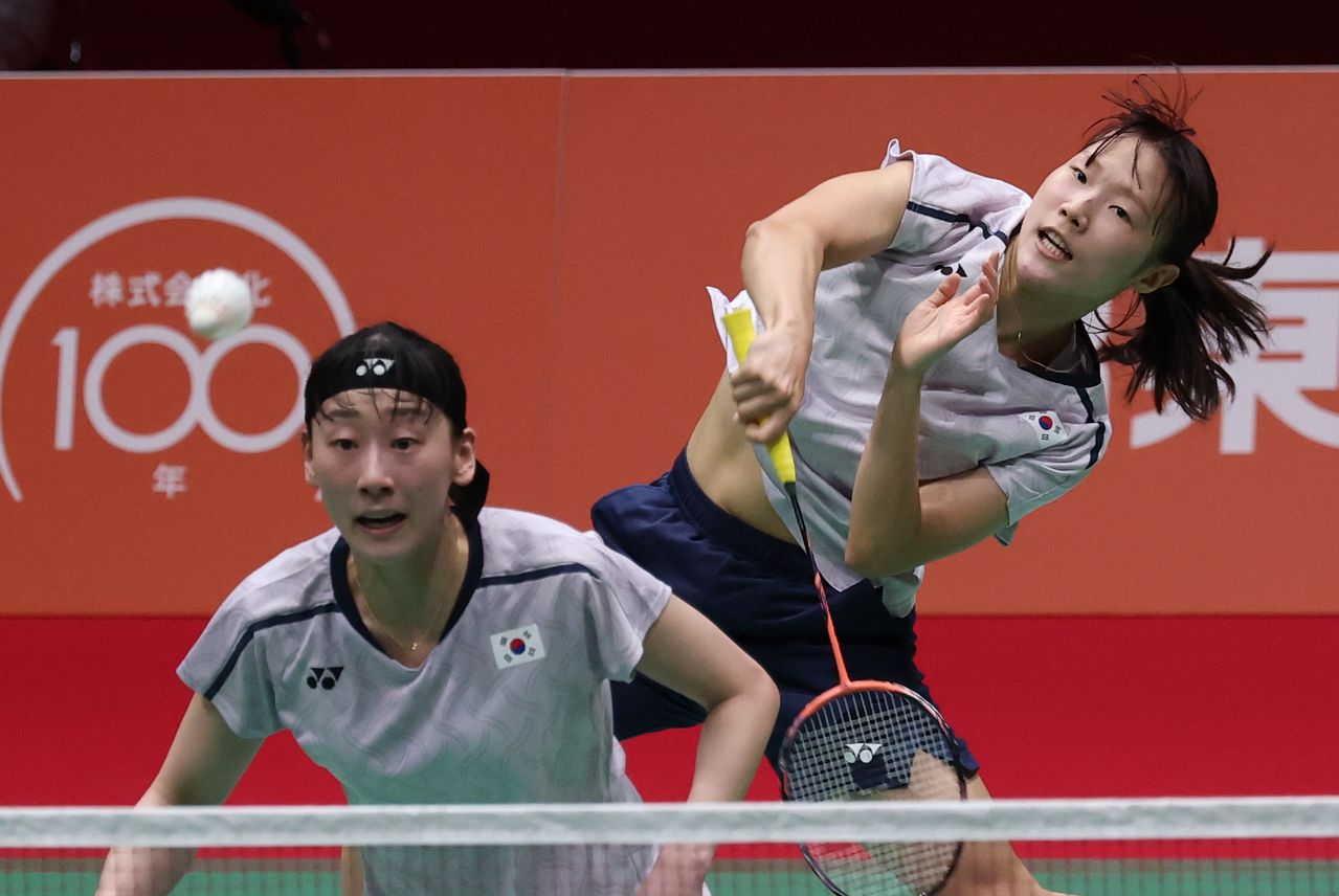 대한민국 이소희, 백하나가 29일 일본 이치노미야 시립체육관에서 열린 2026 아이치·나고야 아시안게임 배드민턴 여자 복식 결승전에서 중국 탄닝, 류성수와 맞대결을 펼치고 있다. 뉴스1