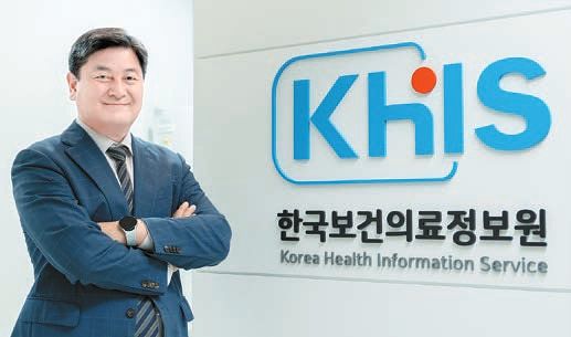 염민섭 원장이 디지털 보건의료 혁신의 기반을 만들어 가고 있다. [사진 한국보건의료정보원]