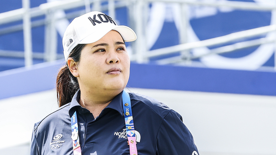 〈YONHAP PHOTO-5175〉 몸 푸는 선수들 지켜보는 박인비   (파리=연합뉴스) 김도훈 기자 = IOC 선수 위원에 출마한 박인비가 4일 오전(현지시간) 프랑스 파리 르 골프 나쇼날에서 열린 2024 파리올림픽 골프 남자 4라운드 경기 전 몸을푸는 선수들을 지켜보고 있다. 2024.8.4   superdoo82@yna.co.kr/2024-08-04 19:17:47/ 〈저작권자 ⓒ 1980-2024 ㈜연합뉴스. 무단 전재 재배포 금지, AI 학습 및 활용 금지〉