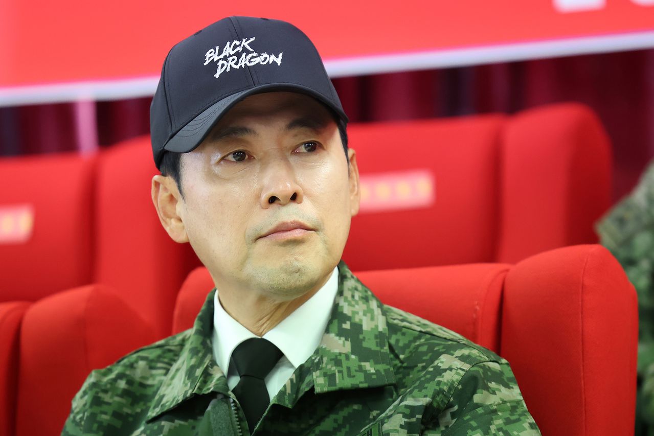 장동혁 국민의힘 대표가 29일 인천 옹진군 백령도 해병대 제6여단에서 부대 일반현황 및 작전대비태세를 보고 받고 있다. 뉴스1