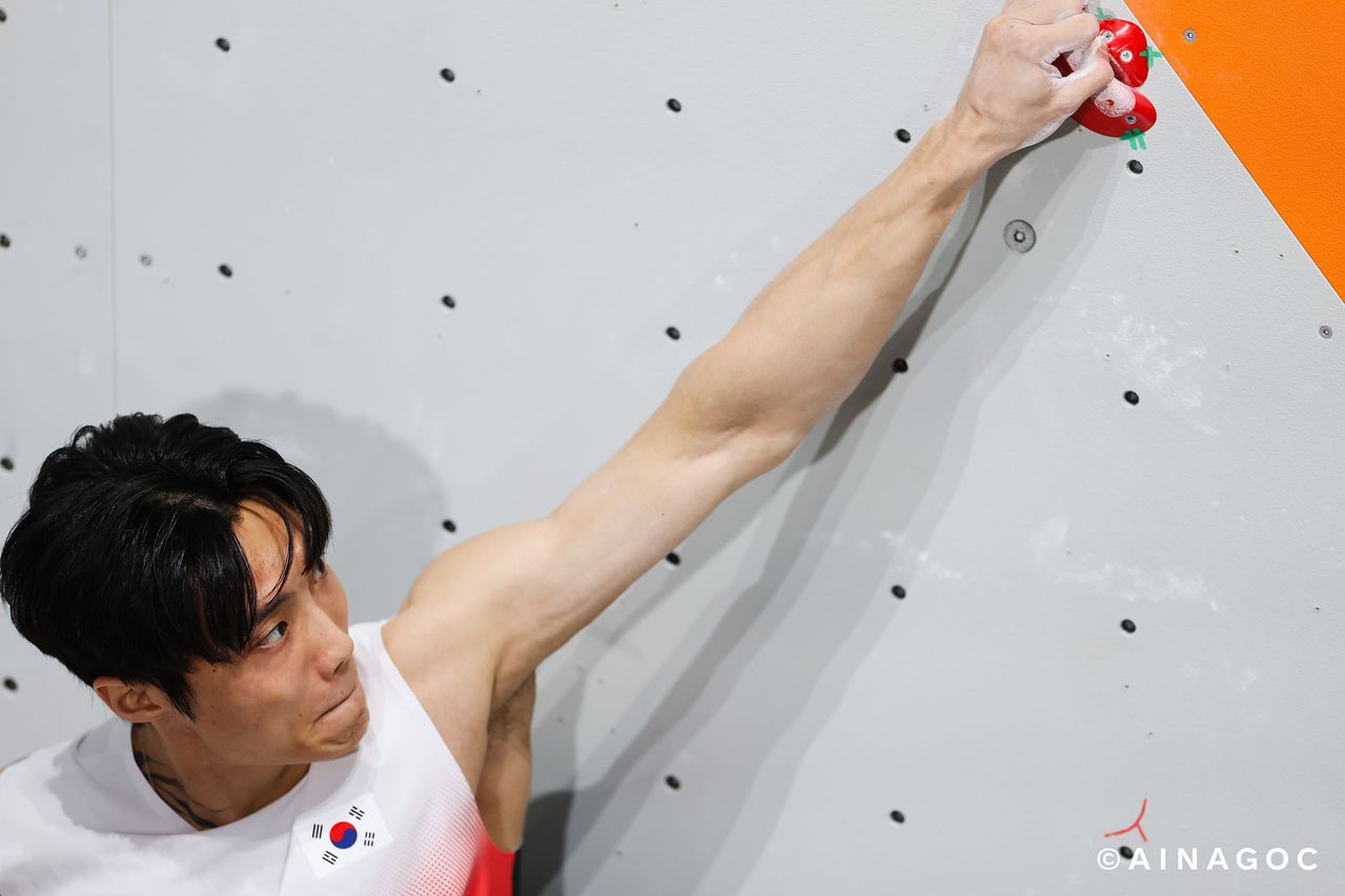 29일 나고야 국제전시장에서 열린 2026 아이치·나고야 아시안게임 스포츠 클라이밍 남자 볼더링 경기에 나선 천종원. 사진 아이치·나고야 아시안게임 조직위원회