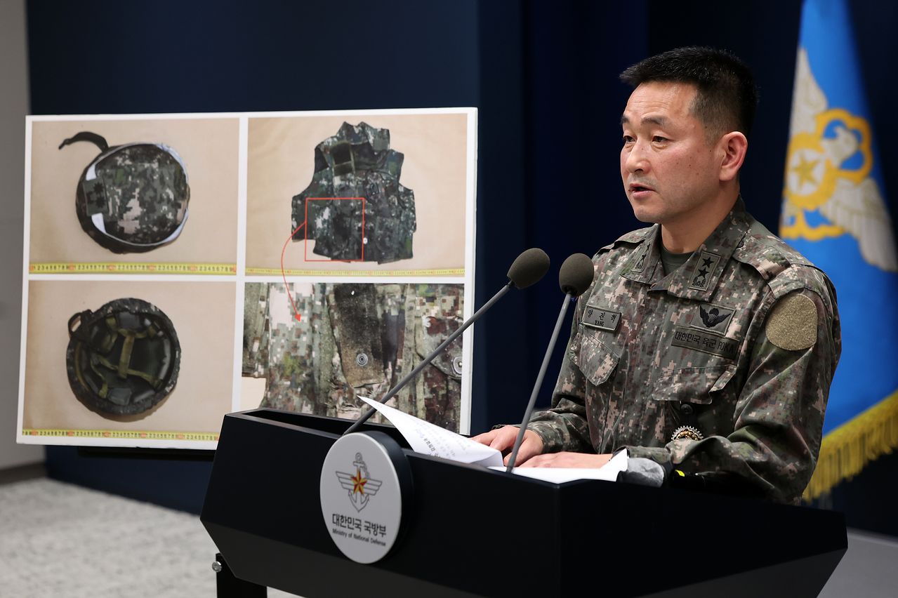 양진혁 합동참모본부 작전부장이 28일 서울 용산구 국방부 브리핑실에서 DMZ 지뢰 추정 폭발 상황 관련 중간 조사 브리핑을 하고 있다. 뉴스1