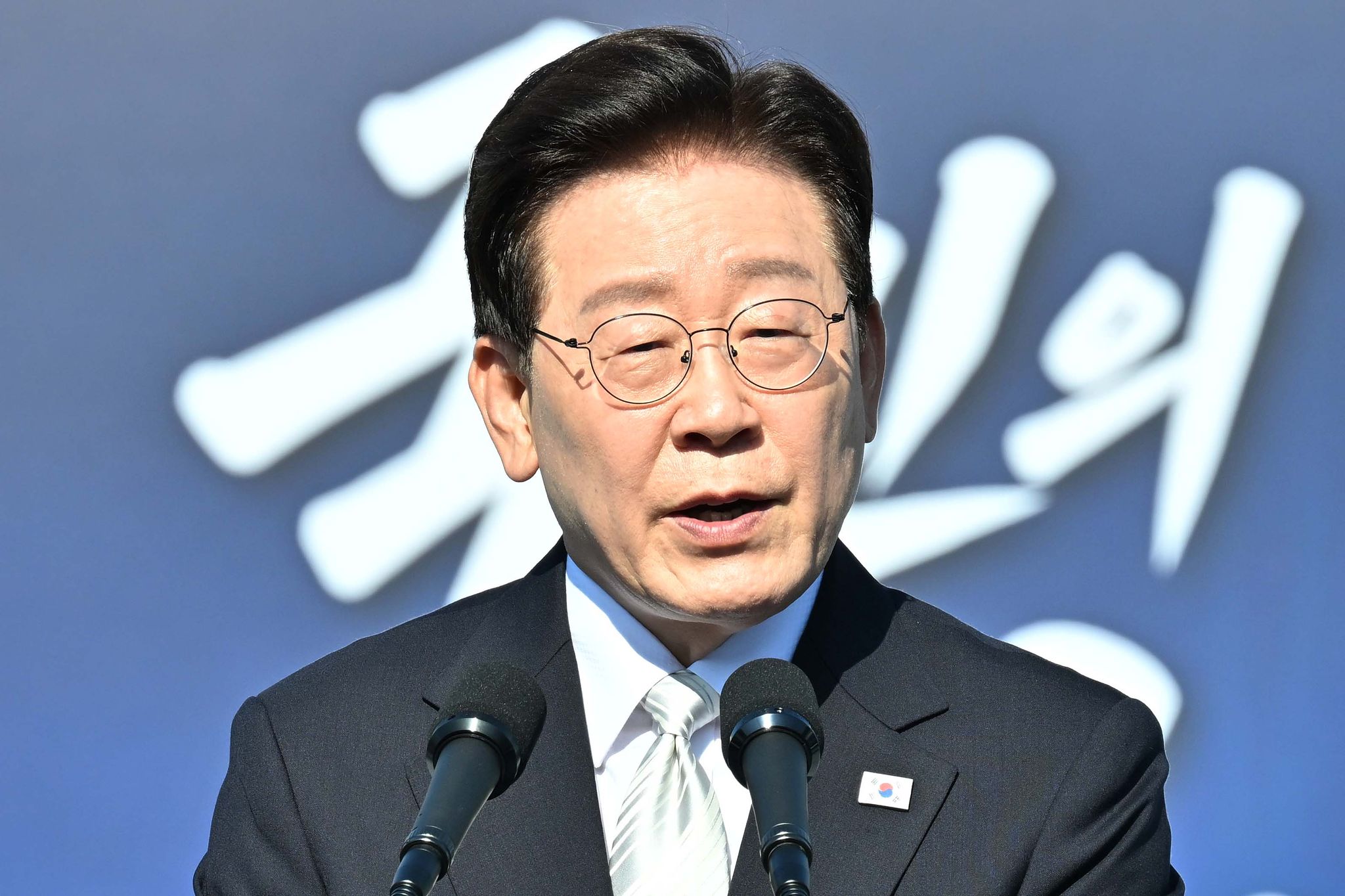 이재명 대통령이 30일 울산 HD현대중공업 조선소에서 열린 대호김종서함 진수식에서 축사를 하고 있다. 연합뉴스 