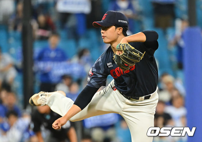 [OSEN=대구, 이석우 기자] 15일 대구삼성라이온즈파크에서 2026 신한 SOL KBO 리그 삼성 라이온즈와 롯데 자이언츠의 경기가 열렸다. 홈팀 삼성은 원태인이, 방문팀 롯데는 박세웅이 선발 출전했다. 롯데 자이언츠 박정민이 역투하고 있다. 2026.09.15 / foto0307@osen.co.kr