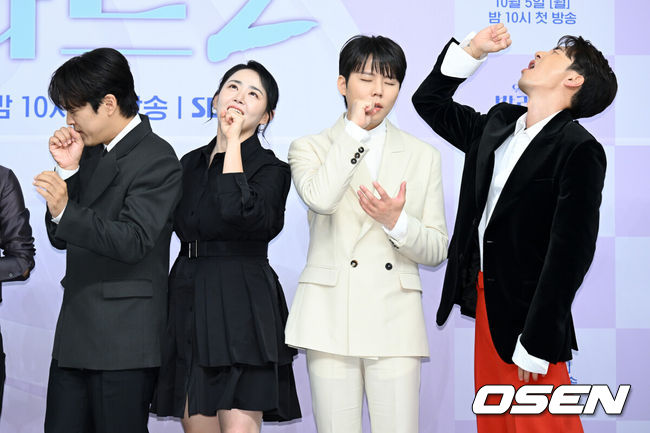 [OSEN=조은정 기자] SBS 오디션 프로젝트 ‘우리들의 발라드2’ 제작발표회가 30일 서울 양천구 목동 SBS에서 열렸다.'우리들의 발라드 2'는 대한민국을 발라드 열풍으로 물들였던 '우리들의 발라드'의 두 번째 시즌이다.차태현, 문근영, 정승환, 로이킴이 포즈를 취하고 있다. 2026.09.30 /cej@osen.co.kr