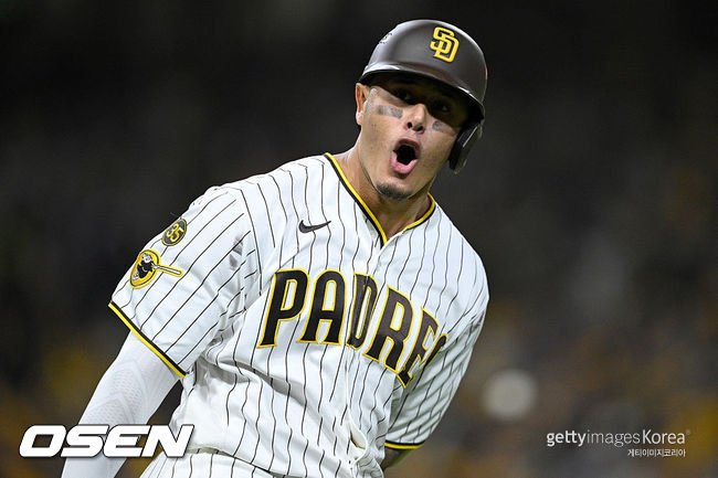 [사진] 샌디에이고 파드리스 매니 마차도가 홈런을 치고 환호하고 있다. ⓒGettyimages(무단전재 및 재배포 금지)