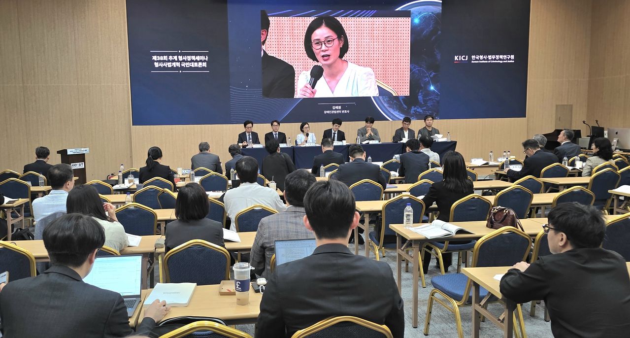 지난 9월 11일 한국형사법무정책연구원(원장 정웅석) 주관으로 열린 형사정책 세미나와 형사사법개혁 국민대토론회에서 김예원 장애인권법센터 대표변호사가 발언하고 있다. 장세정 기자