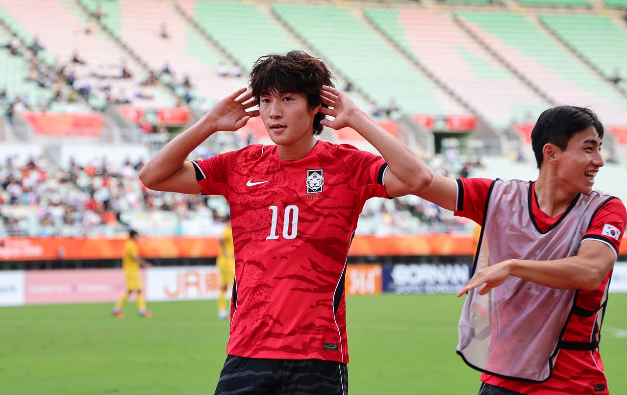 30일 오후 일본 오사카 나가이스타디움에서 열린 2026 아이치·나고야 아시안게임 남자축구 준결승 대한민국과 중국의 경기, 대한민국 배준호가 역전골을 넣고 기뻐하고 있다. 뉴스1