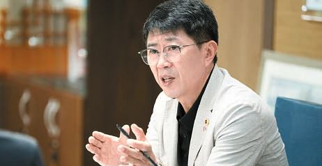 인천시의회 박종혁 의장은 “낮은 자세로 책임지는 의정활동”을 약속했다. [사진 인천시의회]