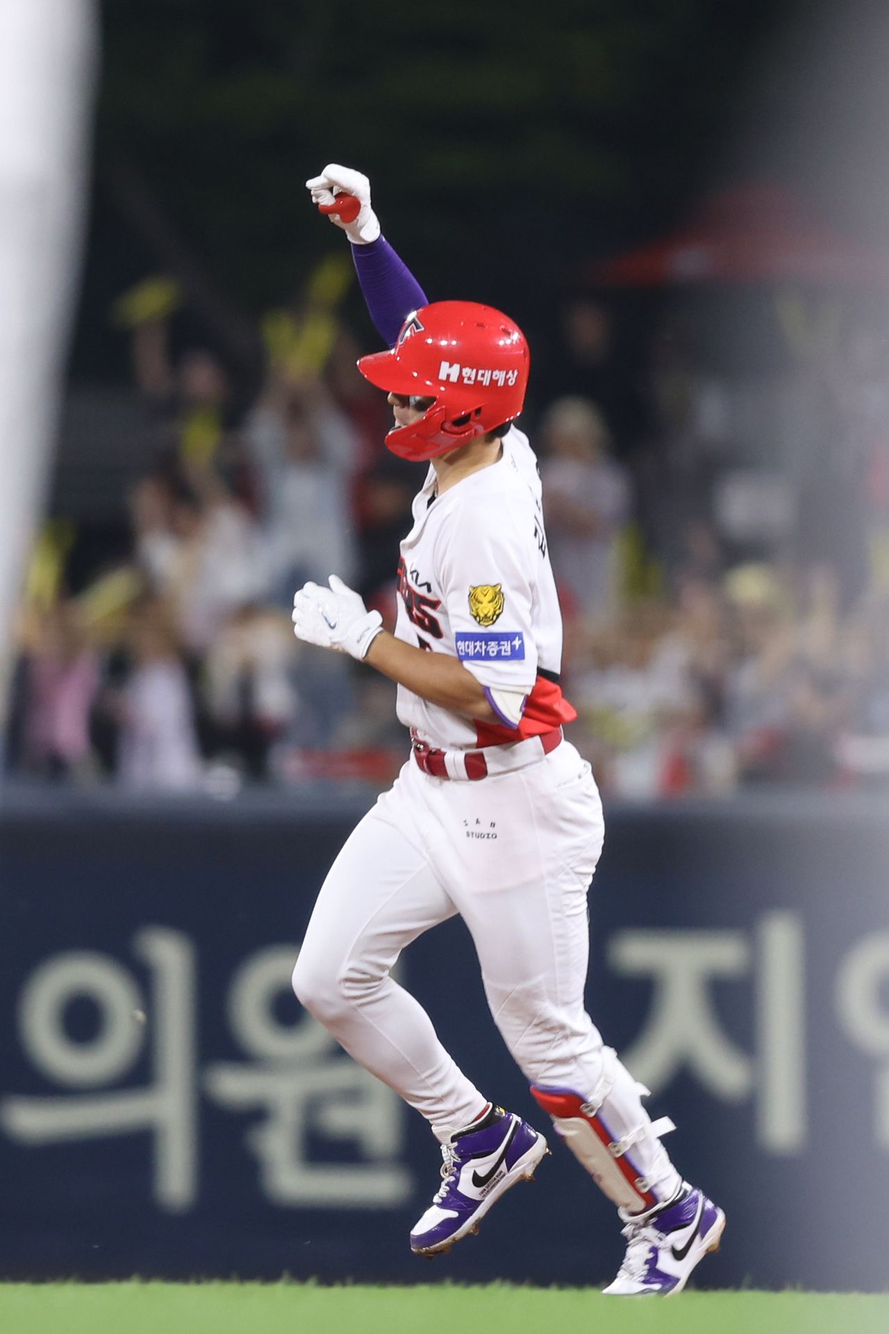 시즌 41호 홈런을 치고 기뻐하는 KIA 김도영. 사진 KIA 타이거즈