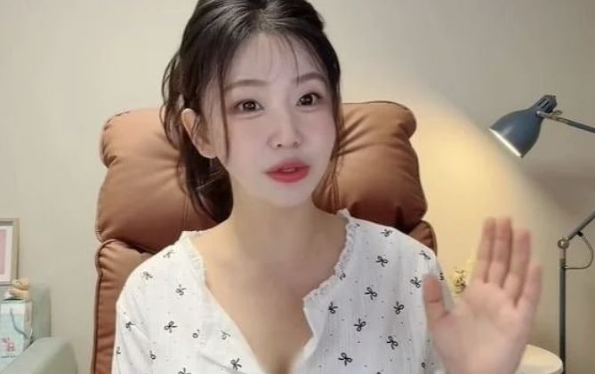 탈북민 출신 유튜버 한송이. 유튜브 캡처