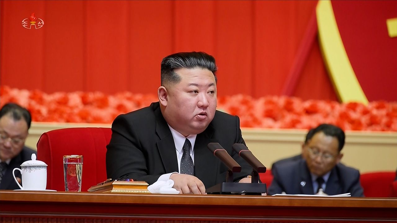 김정은 북한 국무위원장이 지난 21일 노동당 제3차 선전부문일군강습회 폐강식에 참석해 연설했다고 조선중앙TV가 22일 보도했다. 연합뉴스