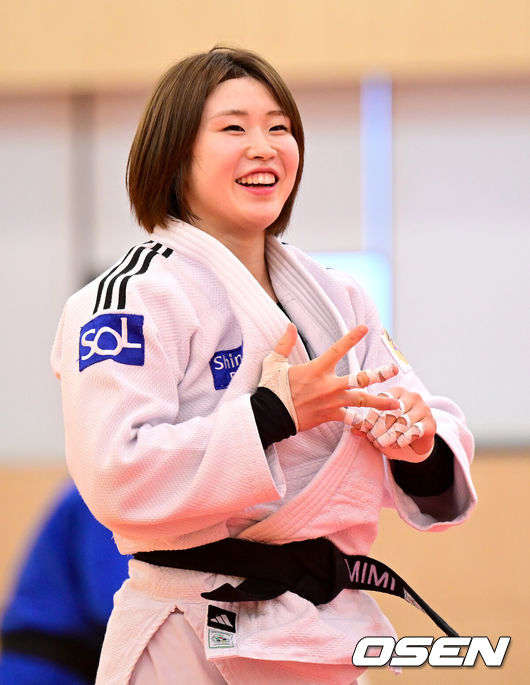 1. Heo Mi-mi Secures First Asian Games Gold Medal on the Nagoya, Japan Stage