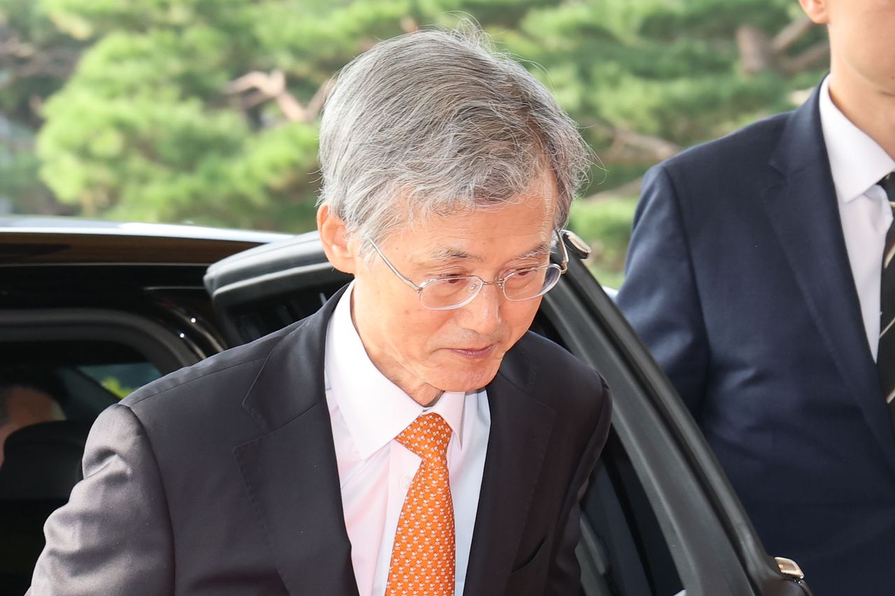 조희대 대법원장이 지난 30일 오전 서울 서초구 대법원으로 출근하고 있다. 뉴스1