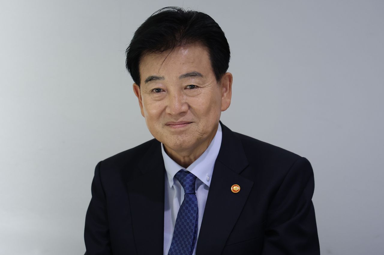 정동영 통일부 장관이 지난 8월 21일 서울 중구 달개비에서 열린 6대 종단 수장단 간담회에서 인사말을 하고 있다. 연합뉴스