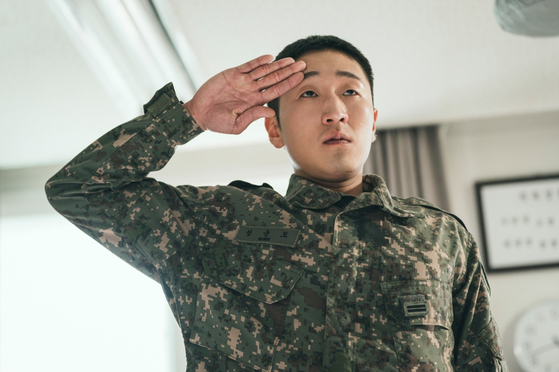 '신병3'에서 우여곡절 끝에 부대에 복귀한 역대급 빌런 성윤모 일병(김현규). 사진 KT스튜디오지니 