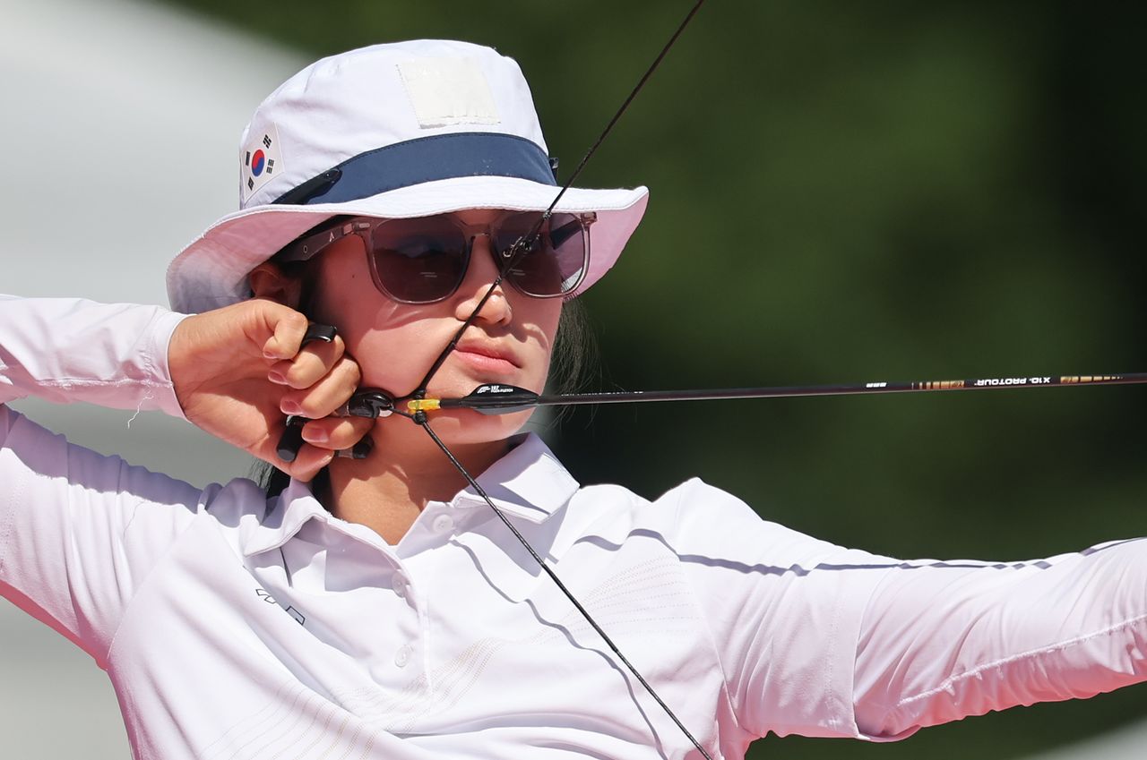 대한민국 박정윤이 1일 일본 오카자키 중앙종합공원 다목적광장에서 열린 2026 아이치·나고야 아시안게임 양궁 컴파운드 여자 개인전 준결승에서 필리핀 아마야 콘주앙코를 상대하고 있다. 뉴스1