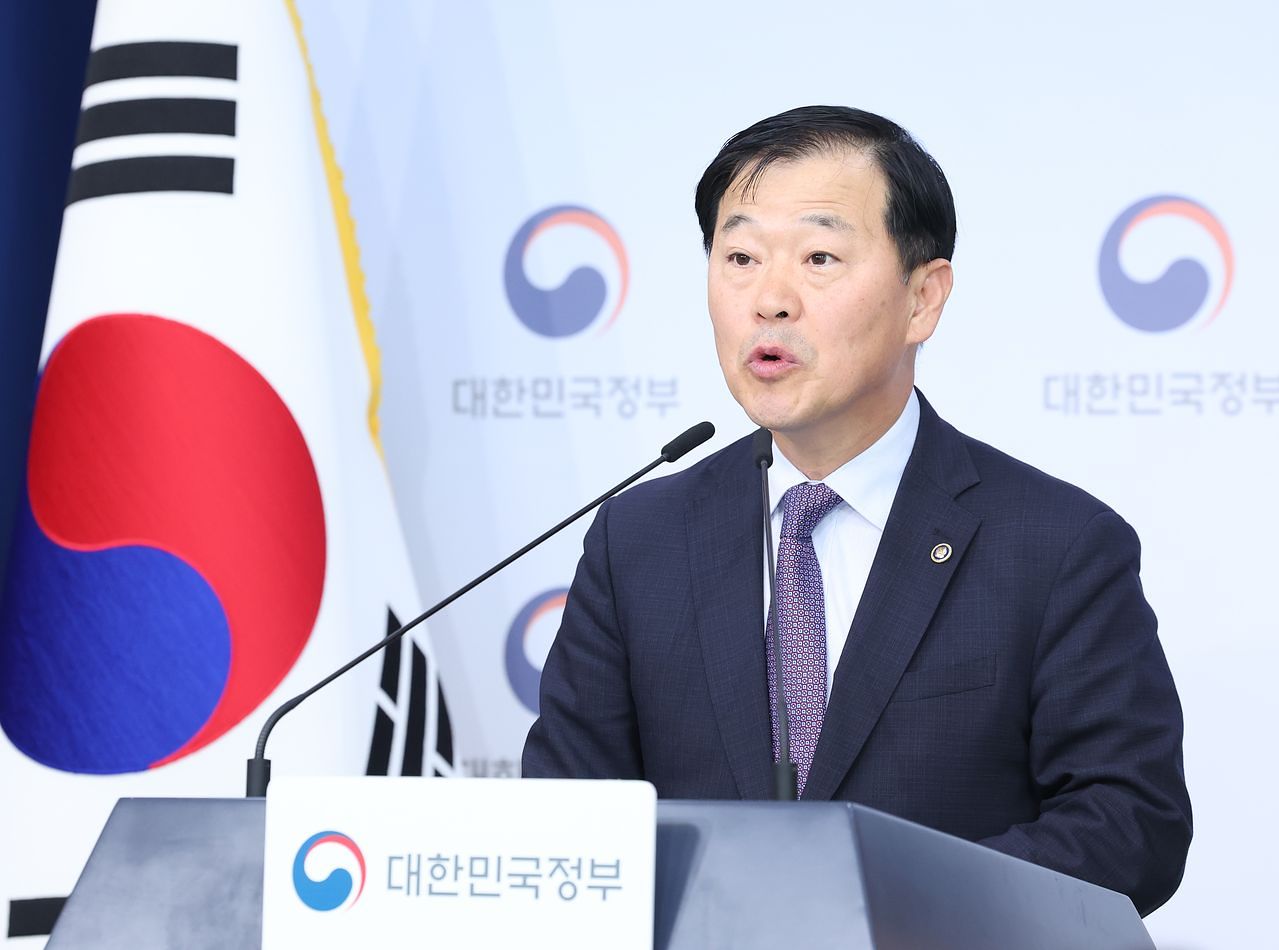 이형훈 보건복지부 제2차관이 1일 오전 서울 종로구 정부서울청사 별관에서 제4차 국립의학전문대학원 설립준비위원회 논의 결과 브리핑을 하고 있다. 뉴시스