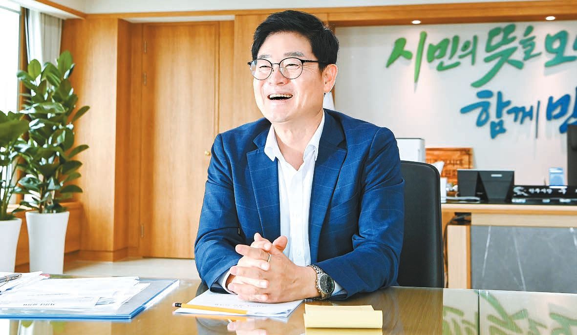 구자열 원주시장이 중앙일보와 인터뷰에서 “혁신도시와 첨단산업의 성장이 특정 지역만의 발전이 아니라 원주 전체의 일자리와 경제, 삶의 질을 높이는 성장으로 이어지도록 하겠다”고 약속했다. [사진 원주시]