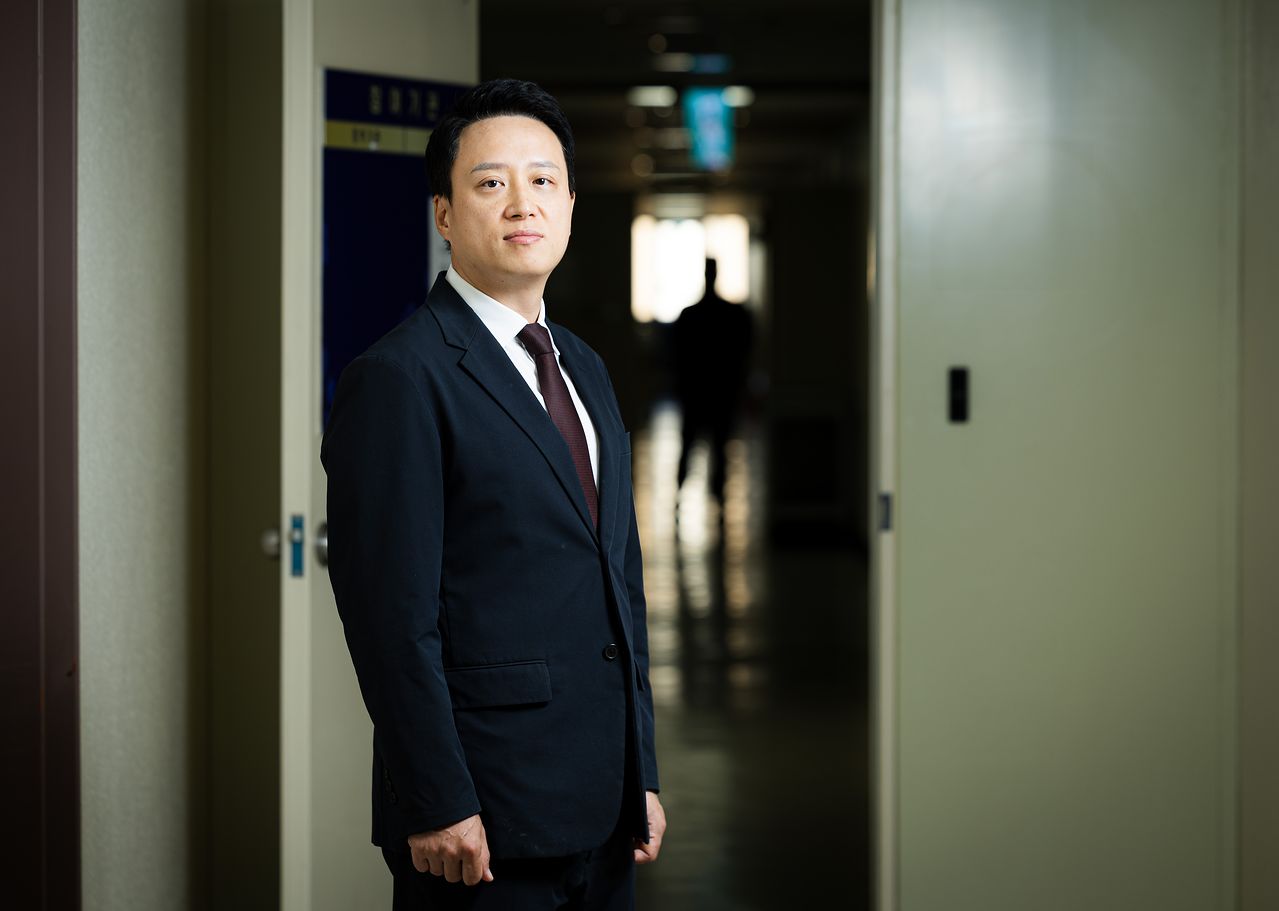 박성현 중앙지검 정보기술범죄수사부 검사가 30일 서울중앙지방검찰청에서 중앙일보와 인터뷰했다. 수사와 기소 기능을 모두 수행해 온 검찰은 오는 2일 폐지되고 중수청과 공소청으로 분리된다. 우상조 기자