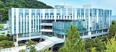 강원권 산학협력과 지역 인재양성의 거점으로 자리매김한 한림대 산학협력관 모습. [사진 한림대]