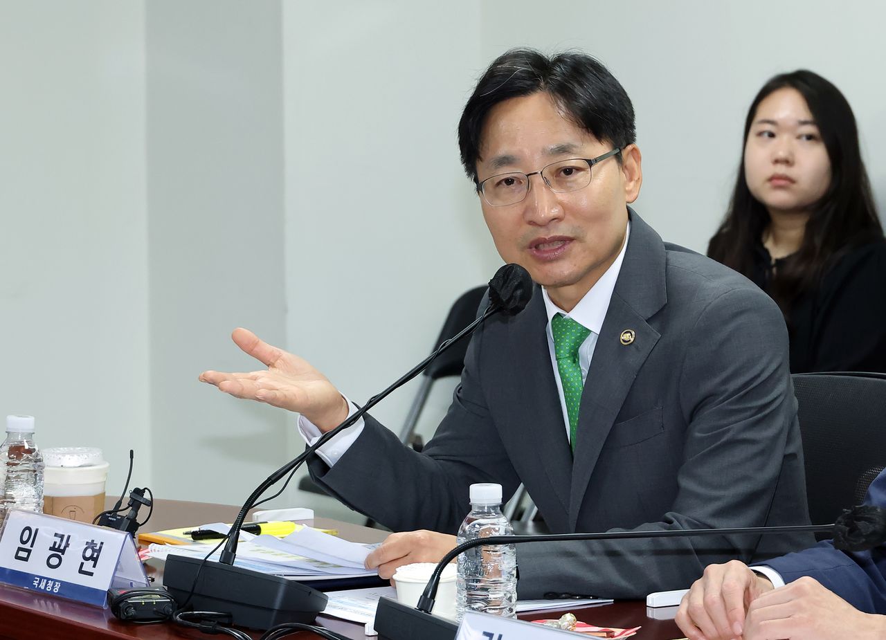 임광현 국세청장이 1일 국회 의원회관에서 열린 '인적용역 소득자와 함께하는 현장 소통 간담회'에서 발언하고 있다. 연합뉴스