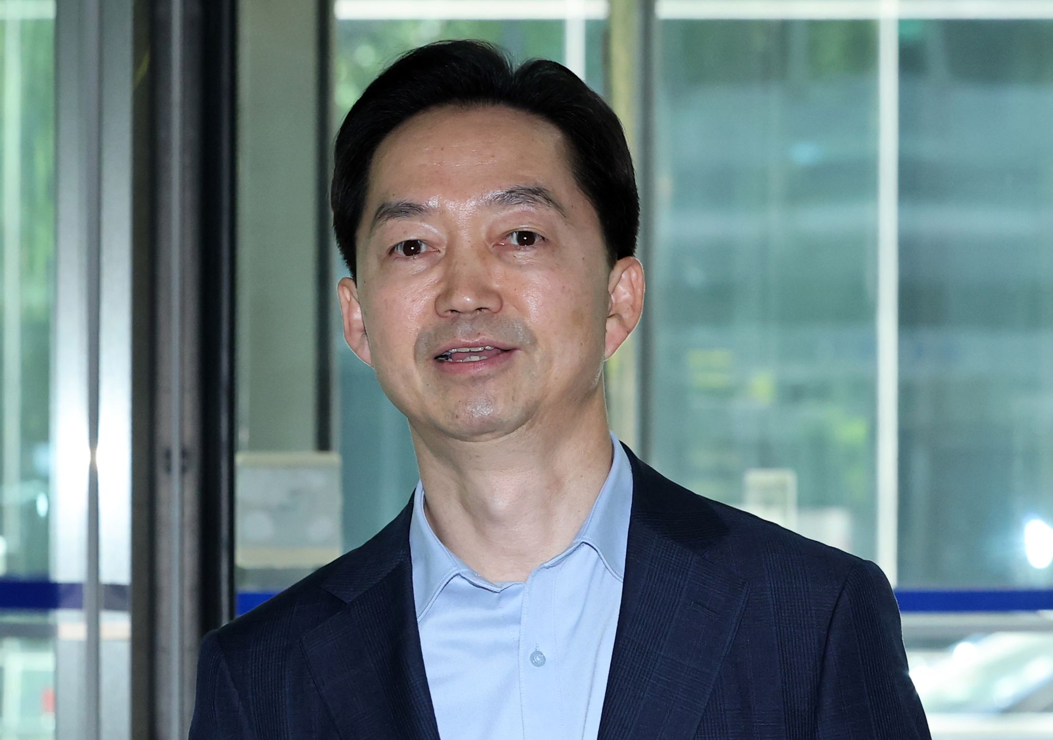 김지용 초대 중대범죄수사청장 후보자가 지난달 17일 서울 종로구에 마련된 사무실로 출근하고 있다. 연합뉴스