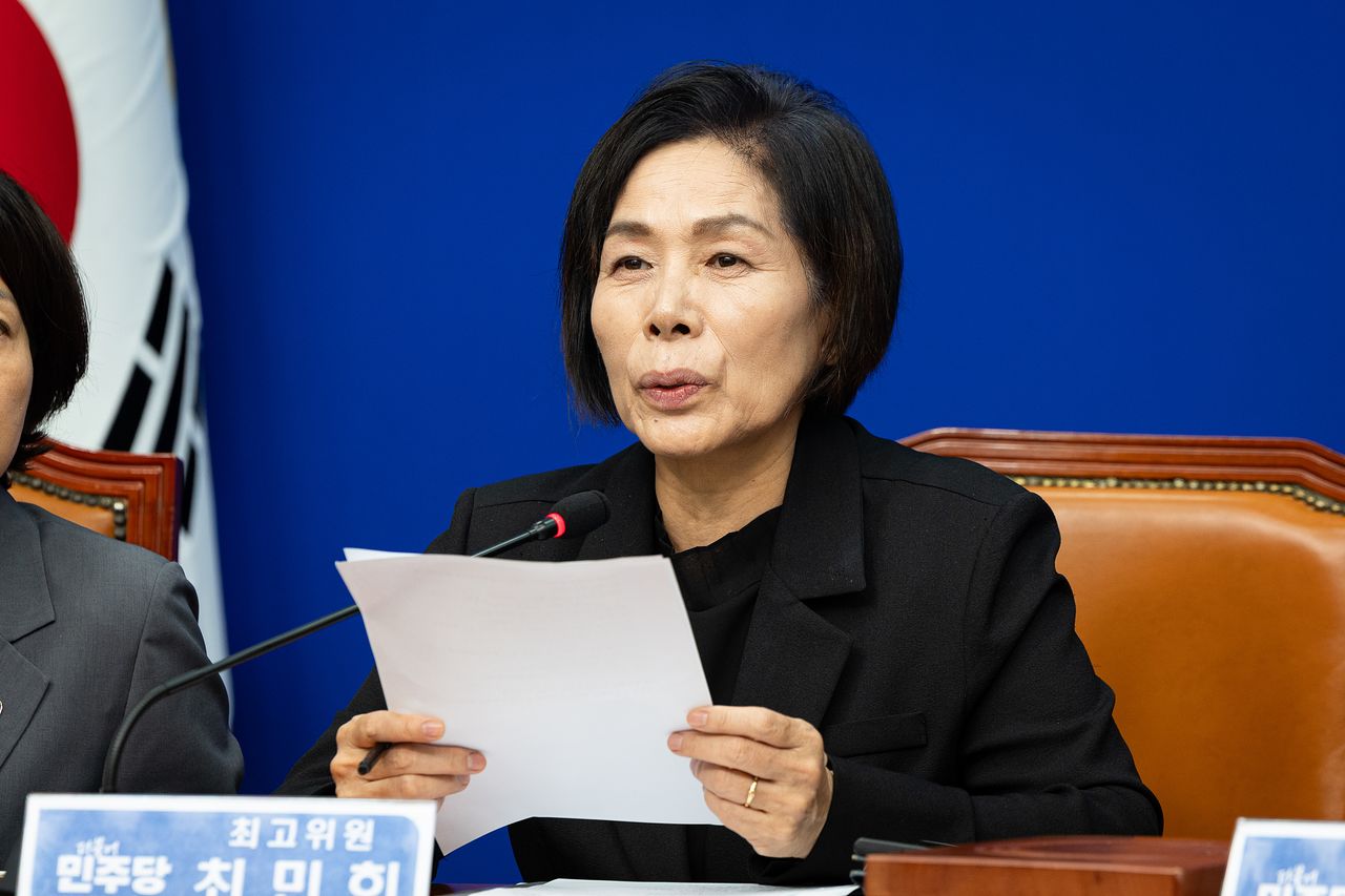 최민희 더불어민주당 최고위원이 30일 서울 여의도 국회에서 열린 최고위원회의에서 발언하고 있다. 뉴스1