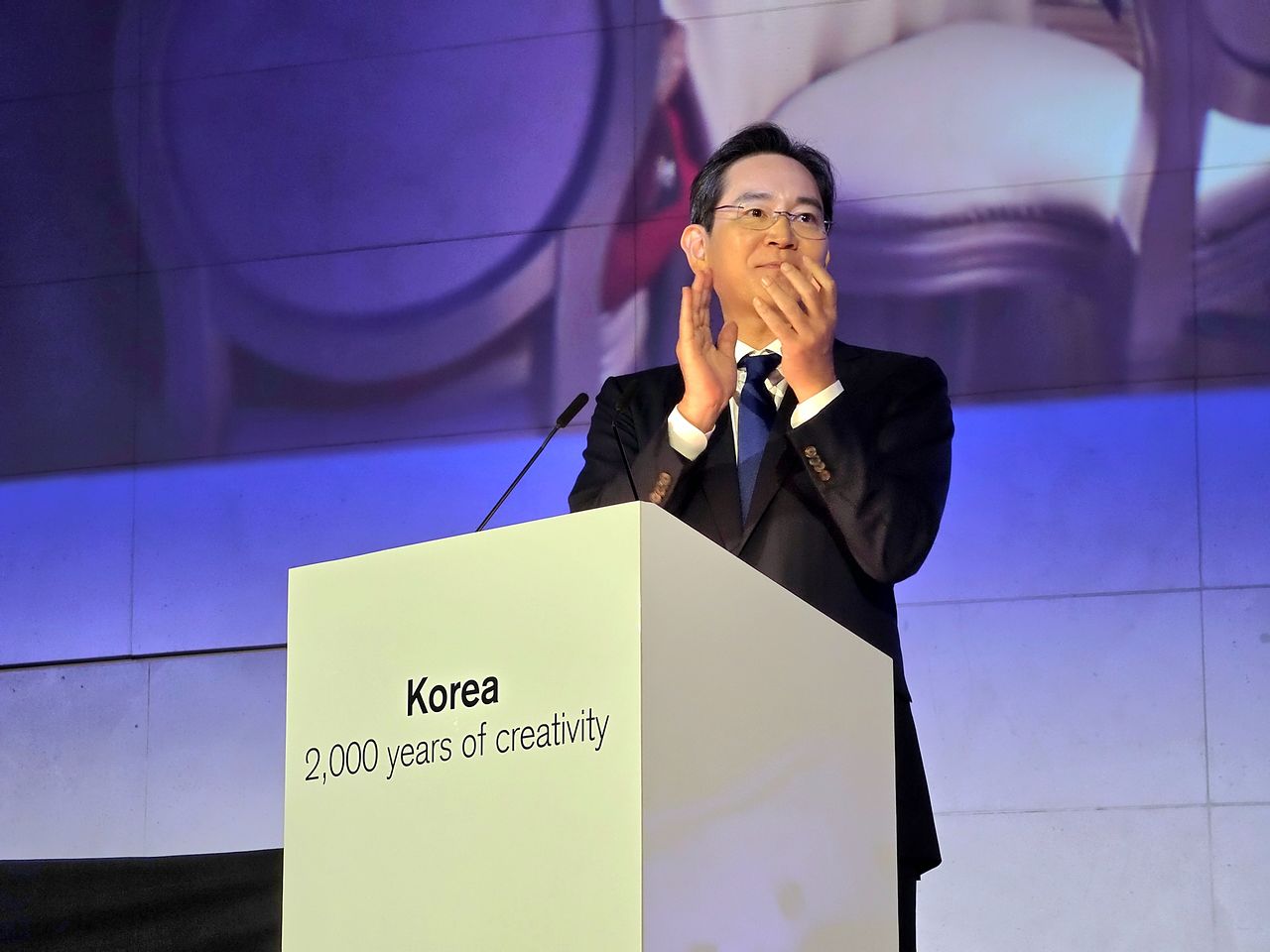 이재용 삼성전자 회장이 9월 30일(현지시간) 영국박물관에서 열린 KH컬렉션 순회전 갈라 디너에서 환영사를 하고 있다. 사진 삼성전자