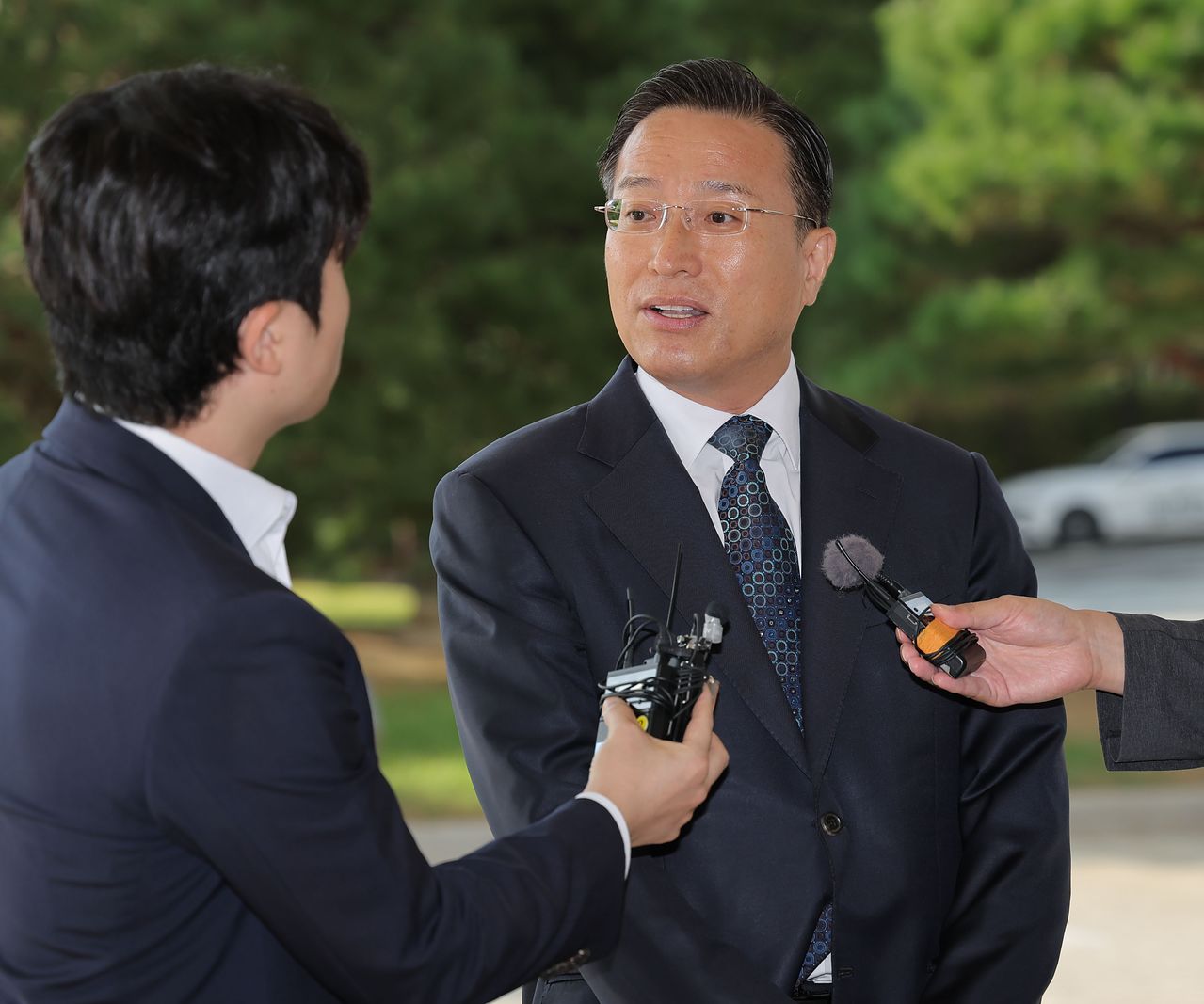 공석인 검찰총장 직무대행을 맡게 된 이정현 대검찰청 차장이 지난 23일 서울 서초구 대검찰청에 첫 출근하며 발언하고 있다. 연합뉴스