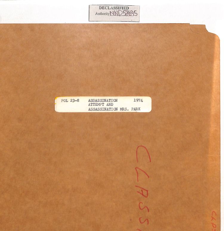 국사편찬위원회가 2025년 미국 국립문서기록관리청에서 수집한 1974년도 주한 미국대사관 비밀문서 중 한 문서철. ‘암살 시도와 미시즈 박 암살’이라 쓰여 있다. 사진 국사편찬위원회 전자사료관 캡처