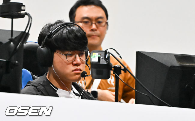 [OSEN=도코나메(일본), 박준형 기자] 2일 일본 도코나메시 아이치현에 위치한 아이치 스카이 엑스포에서 '2026 아이치·나고야 아시안게임' e스포츠 리그 오브 레전드(LoL) 결승전 대한민국과 대만의 경기가 진행됐다.아시안게임 2회 연속 금메달에 도전하는 e스포츠 리그 오브 레전드 대표팀은 '간판스타' 페이커, 이상혁을 빼고 결승에 올랐다. 1게임 리그 오브 레전드 구마유시 이민형이 경기를 펼치고 있다.    2026.10.02 /  soul1014@osen.co.kr