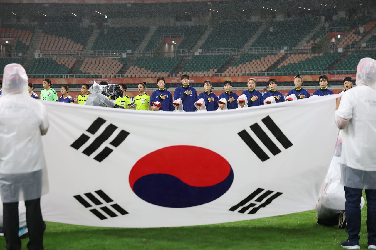 텅텅 빈 관중석 - 여자축구 한일전 직전 텅 빈 관중석. [뉴스1]