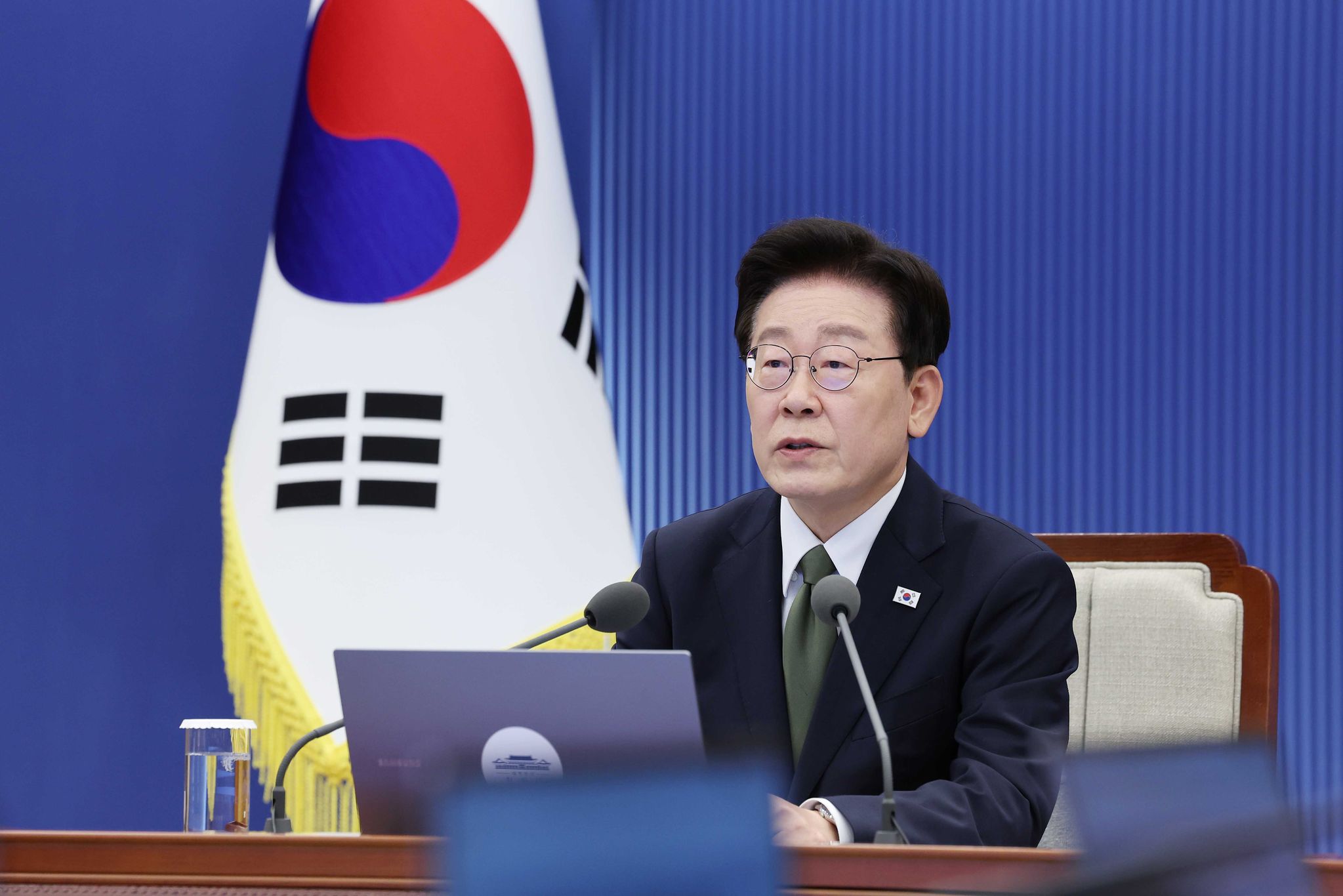 이재명 대통령이 1일 청와대에서 열린 수석 보좌관 회의에서 발언을 하고 있다. 뉴스1