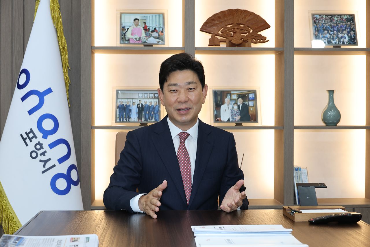 민선 9기 포항시 시정을 이끌게 된 박용선 경북 포항시장이 "미래 포항 성장의 중심은 인공지능과 그래핀"이라고 설명하고 있다. 사진 포항시