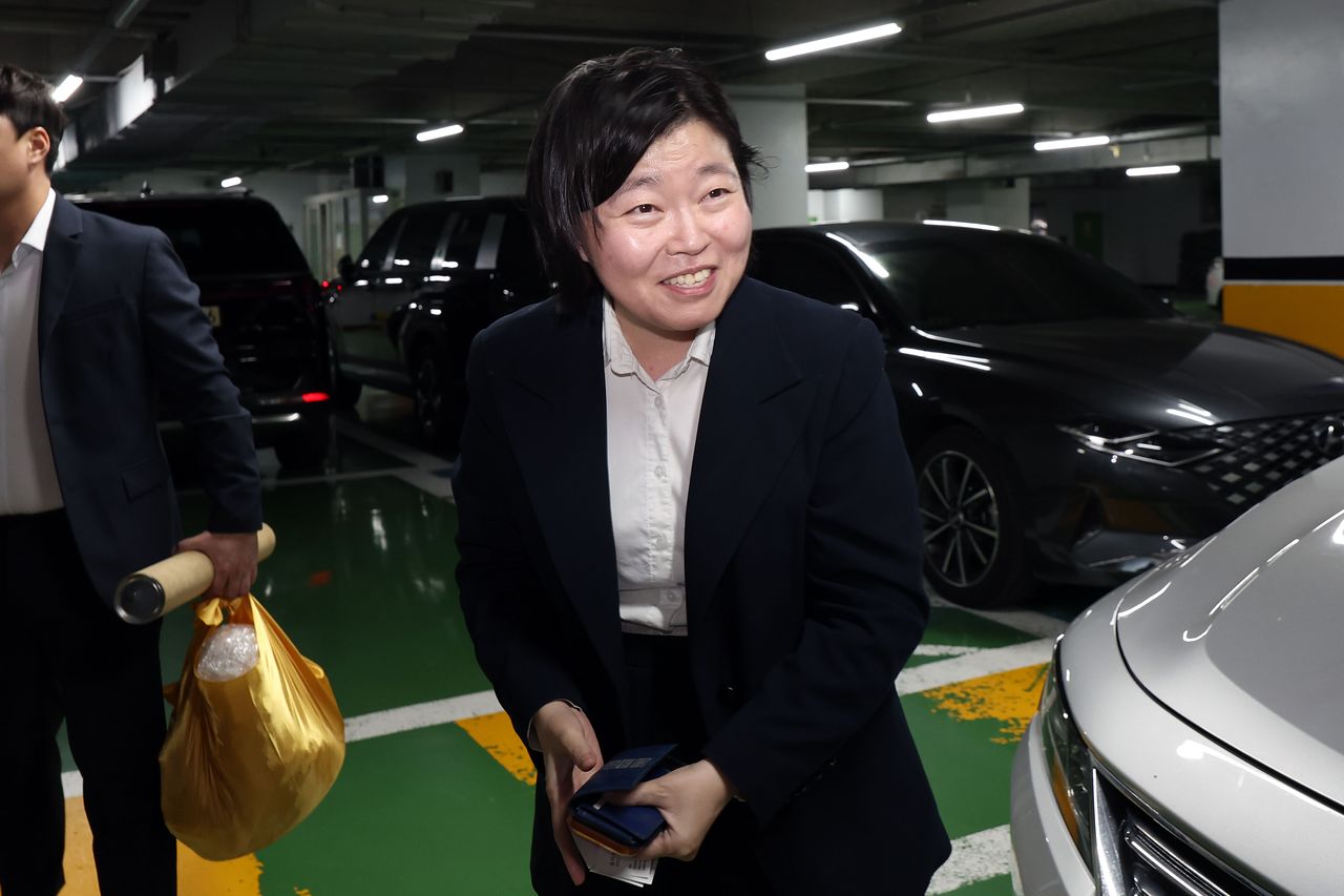 임은정 초대 광주지방중대범죄수사청장이 중대범죄수사청 공식 출범일인 2일 오후 첫 출근해 직원들에게 인사하고 있다. 연합뉴스
