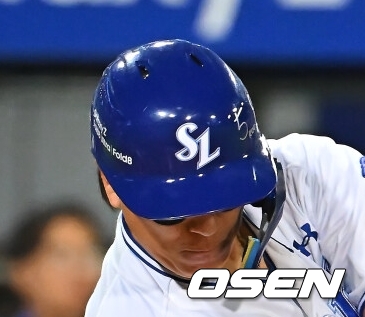 [OSEN=대구, 이석우 기자]삼성 라이온즈 강민호가 6회말 우익수 앞 안타(2300안타)를 치고 있다. 2026.10.01 / foto0307@osen.co.kr