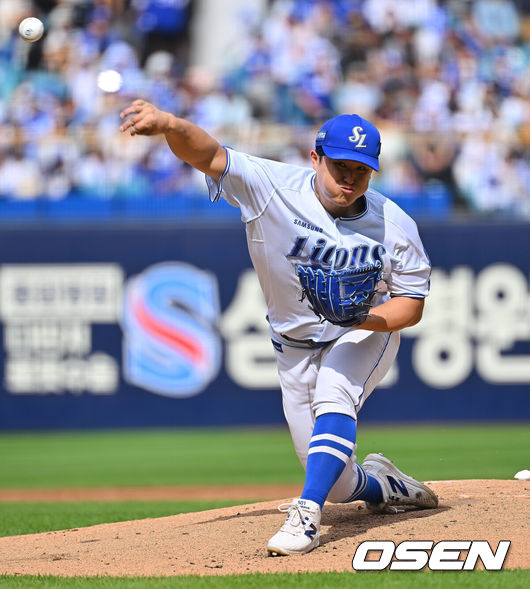 [OSEN=대구, 이석우 기자] 3일 대구삼성라이온즈파크에서 2026 신한 SOL KBO 리그 삼성 라이온즈와 두산 베어스의 경기가 열렸다. 홈팀 삼성은 최원태가, 방문팀 두산은 최승용이 선발 출전했다. 삼성 라이온즈 선발 투수 최원태가 역투하고 있다. 2026.10.03 / foto0307@osen.co.kr