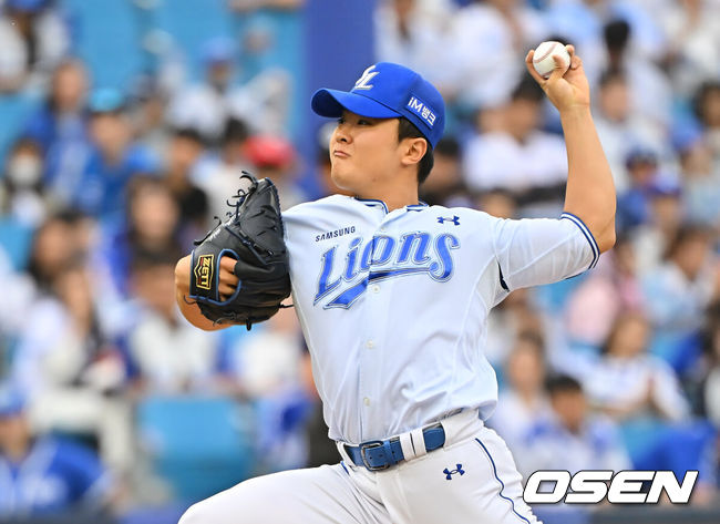 [OSEN=대구, 이석우 기자] 3일 대구삼성라이온즈파크에서 2026 신한 SOL KBO 리그 삼성 라이온즈와 두산 베어스의 경기가 열렸다. 홈팀 삼성은 최원태가, 방문팀 두산은 최승용이 선발 출전했다. 삼성 라이온즈 이승민이 역투하고 있다. 2026.10.03 / foto0307@osen.co.kr