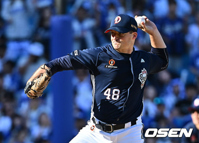 [OSEN=대구, 이석우 기자] 4일 대구삼성라이온즈파크에서 2026 신한 SOL KBO 리그 삼성 라이온즈와 두산 베어스의 경기가 열렸다. 홈팀 삼성은 이승현이, 방문팀 두산은 벤자민이 선발 출전했다. 두산 베어스 선발 투수 벤자민이 역투하고 있다. 2026.10.04 / foto0307@osen.co.kr