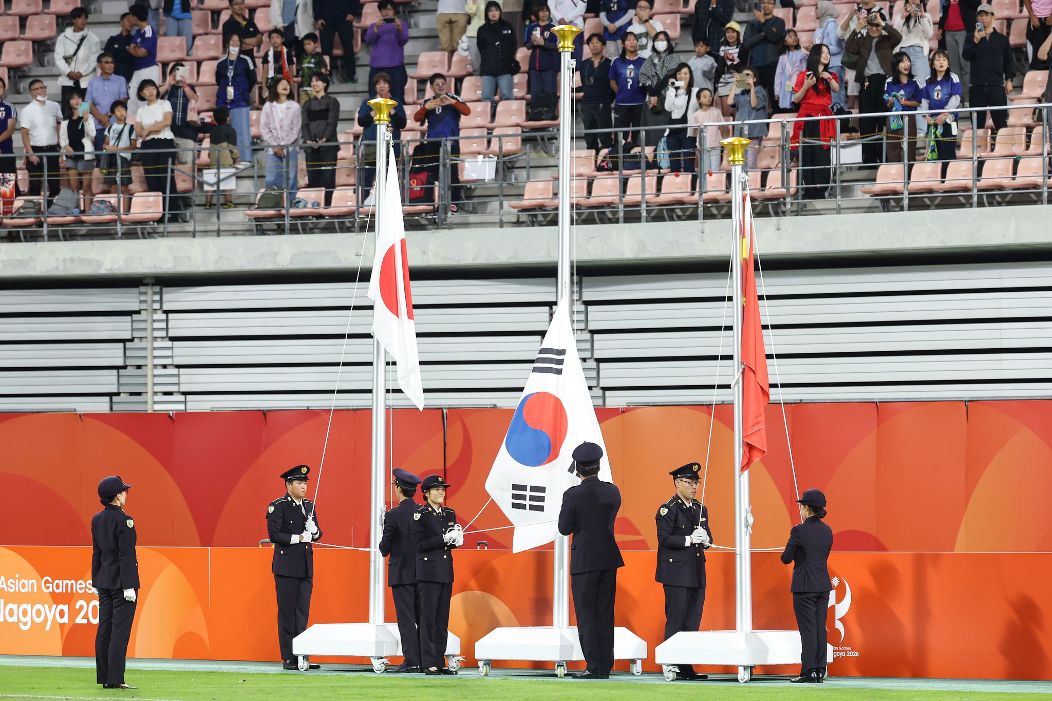 3일 일본 아이치현 도요타 스타디움에서 열린 2026 아이치·나고야 아시안게임 축구 결승전 시상식에서 태극기가 게양되지 않고 있다. 뉴스1