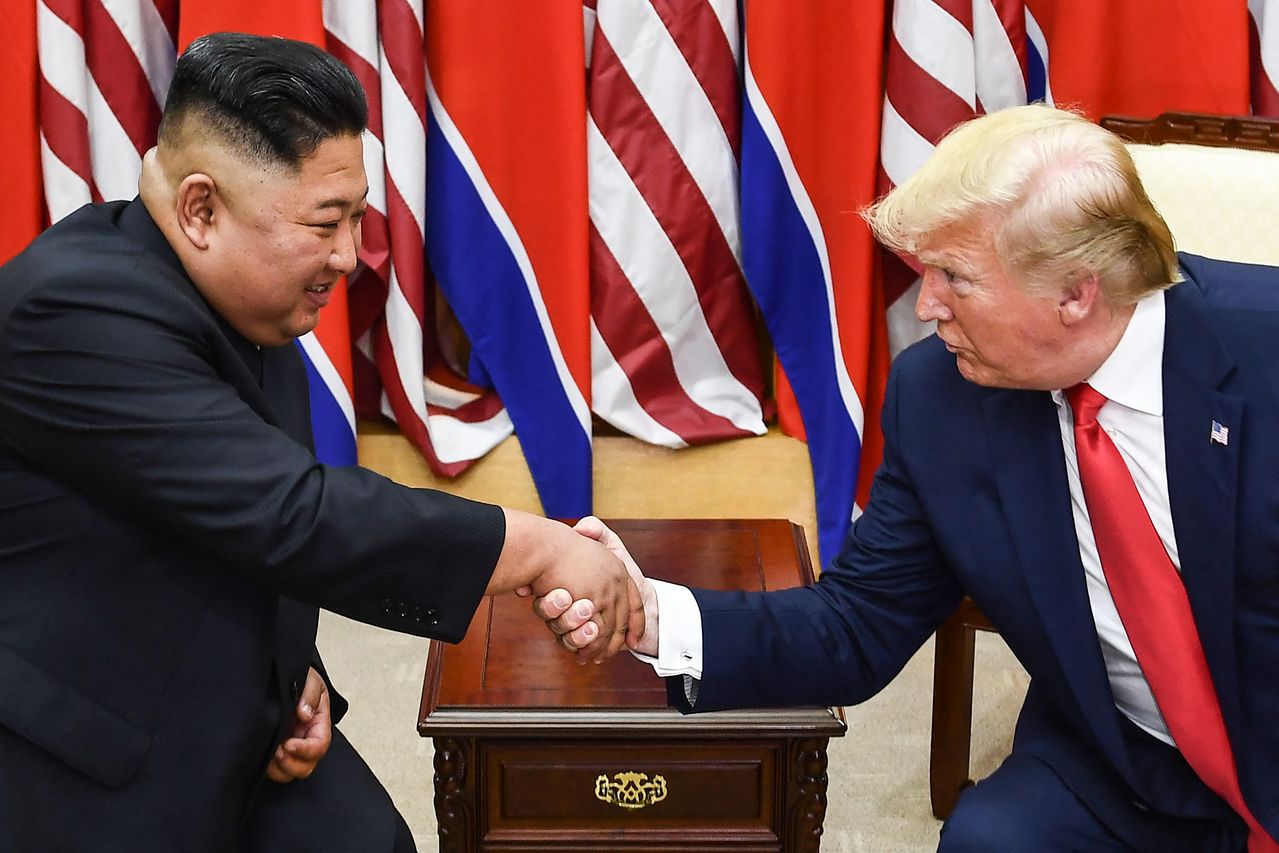 지난 2019년 6월 판문점에서 만난 도널드 트럼프 미 대통령과 김정은 북한 국무위원장. AFP=연합뉴스