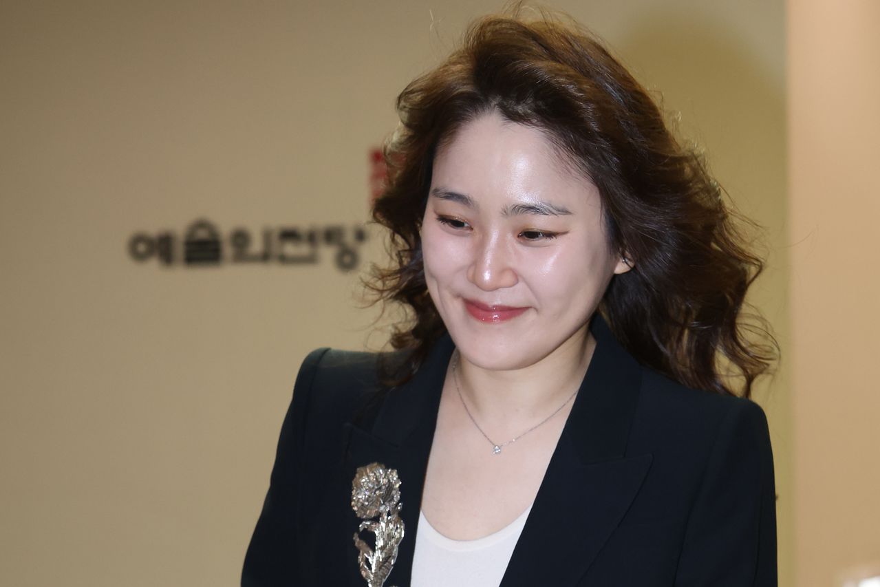 장한나 예술의전당 사장이 지난 4월 24일 서울 서초구 예술의전당으로 출근하고 있다. [사진 연합뉴스]