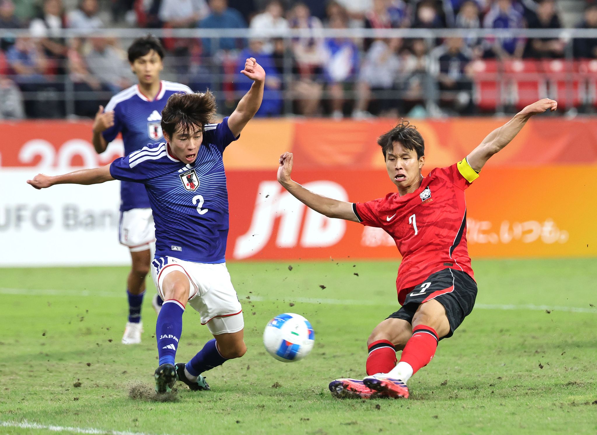 3일 일본 아이치현 도요타 스타디움에서 열린 2026 아이치·나고야 아시안게임 남자 축구 대한민국과 일본의 결승.   한국 엄지성이 선제골을 넣고 있다. 연합뉴스