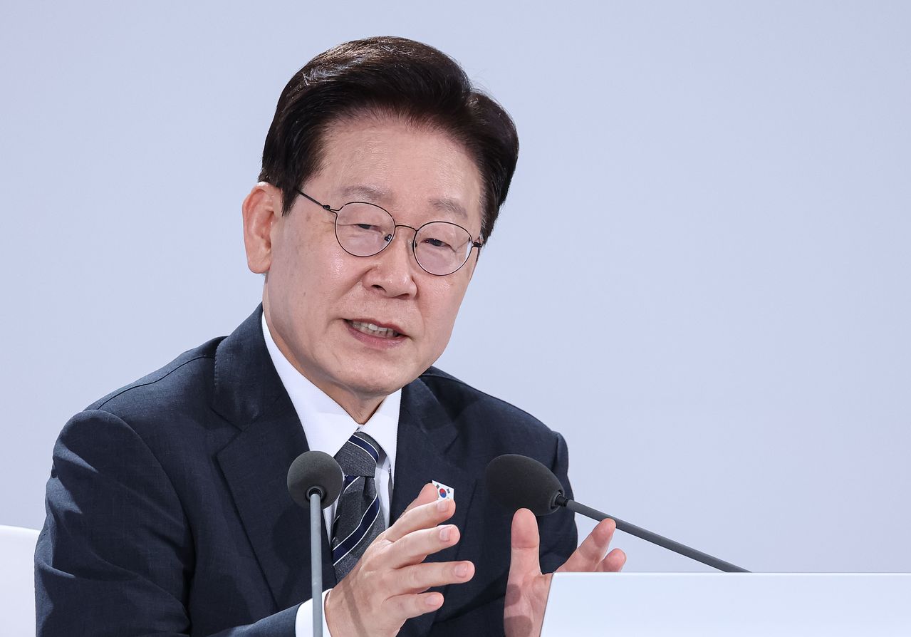 이재명 기자 = 이재명 대통령이 2일 세종에서 열린 민원 혁신 사례보고회에서 발언을 하고 있다. 뉴스1