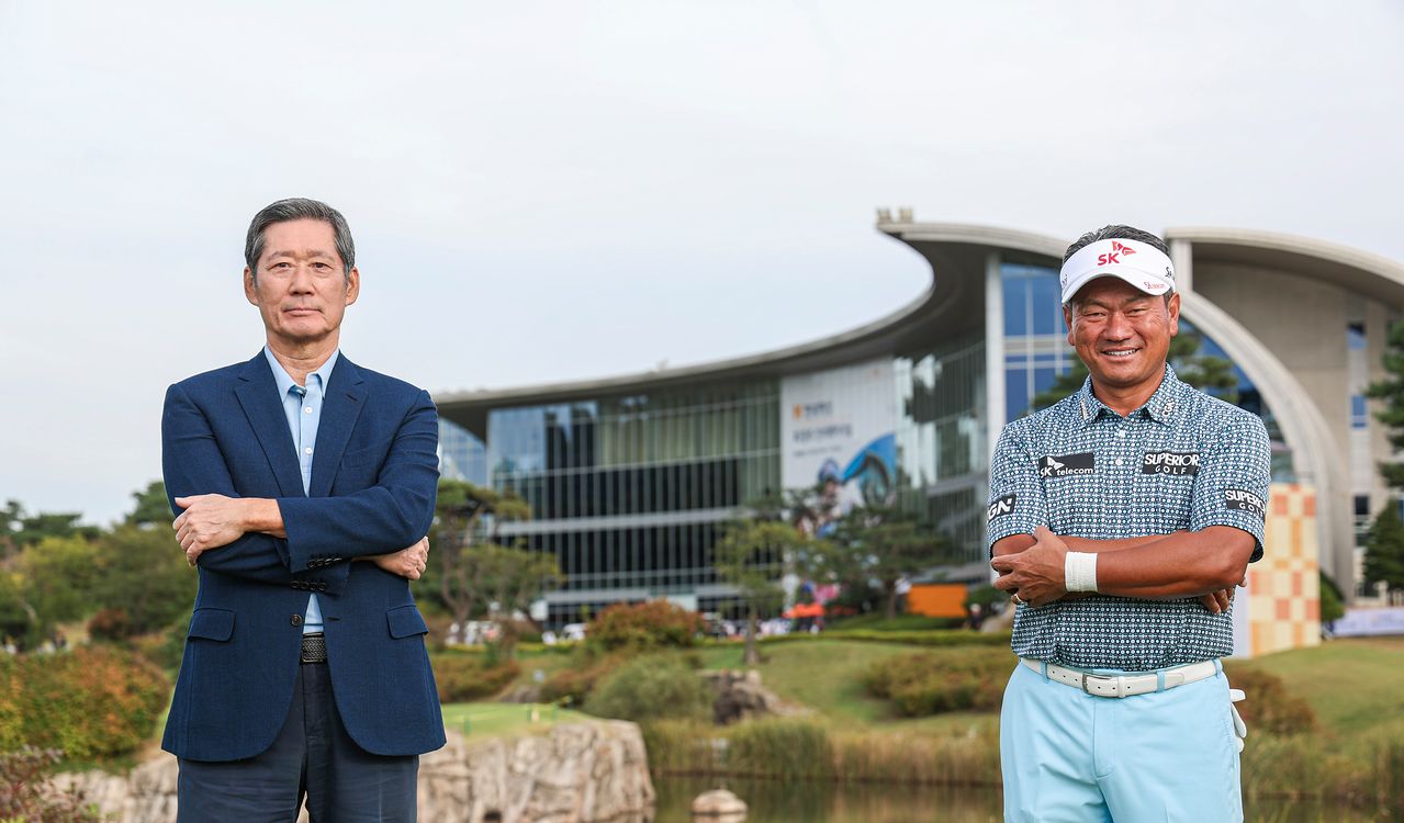 현대해상 정몽윤 회장(왼쪽)과 최경주. 김경록 기자
