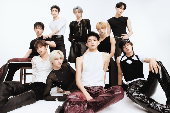 andTEAM Billboard 200