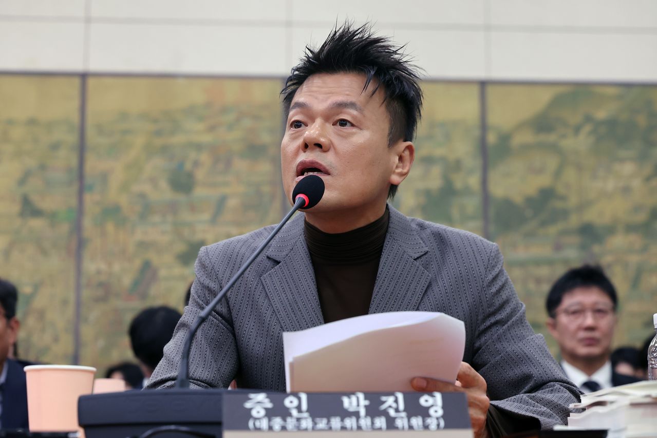 진영 대중문화교류위원회 공동위원장이 7일 서울 여의도 국회 문화체육관광위원회에서 열린 문화체육관광부에 대한 국정감사에서 증인으로 출석, 의원질의에 답하고 있다. 뉴스1